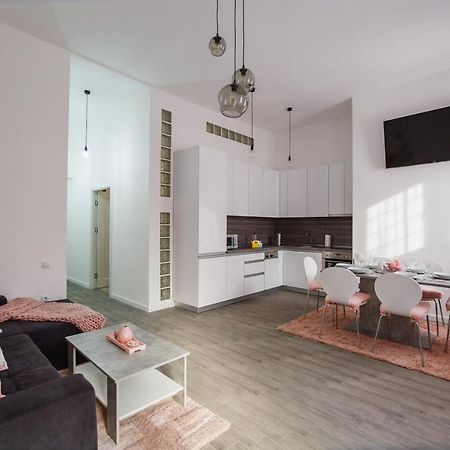 Stunning, Newly Renovated Central Apartment Oradea Eksteriør bilde