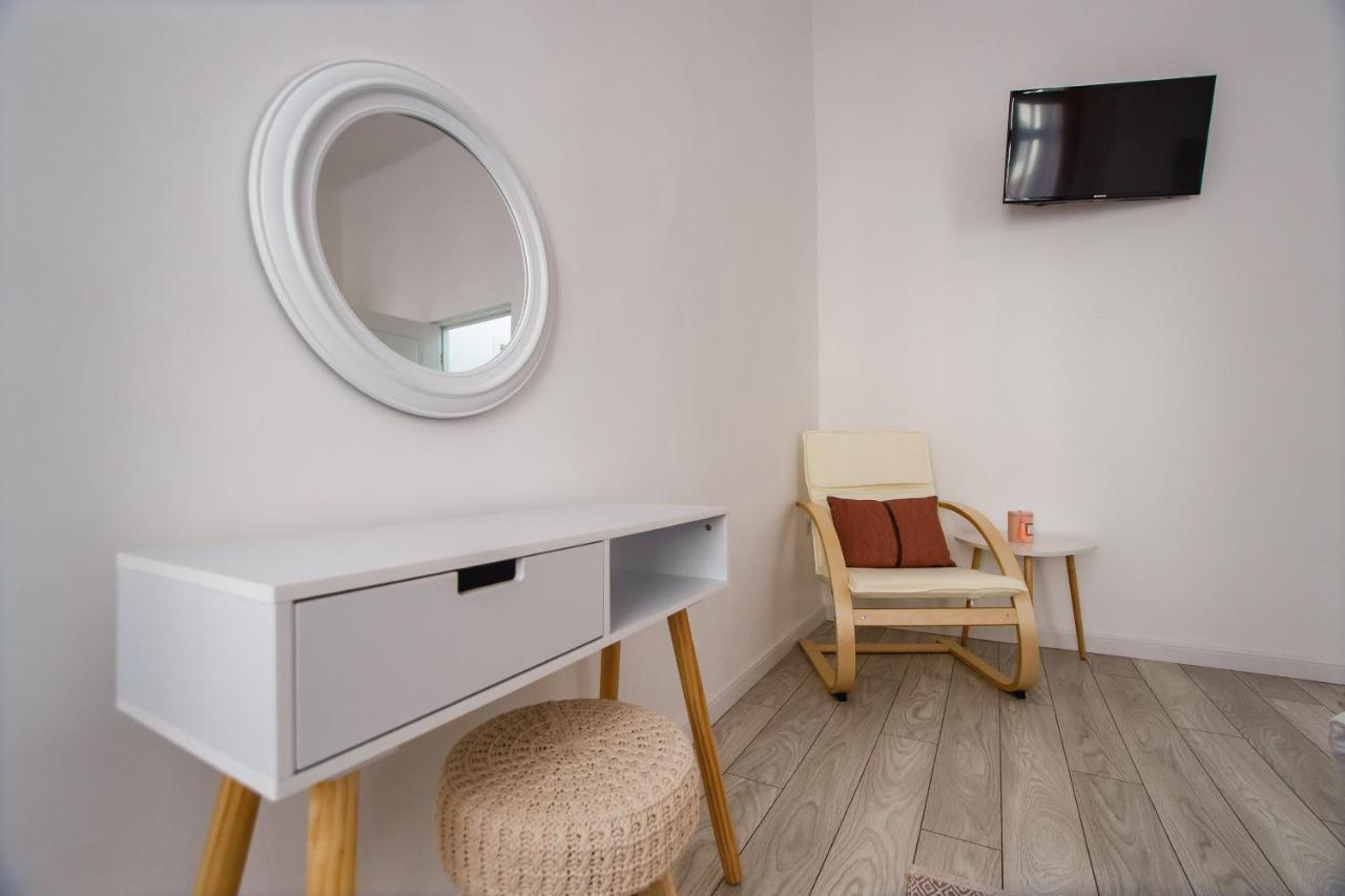 Stunning, Newly Renovated Central Apartment Oradea Eksteriør bilde