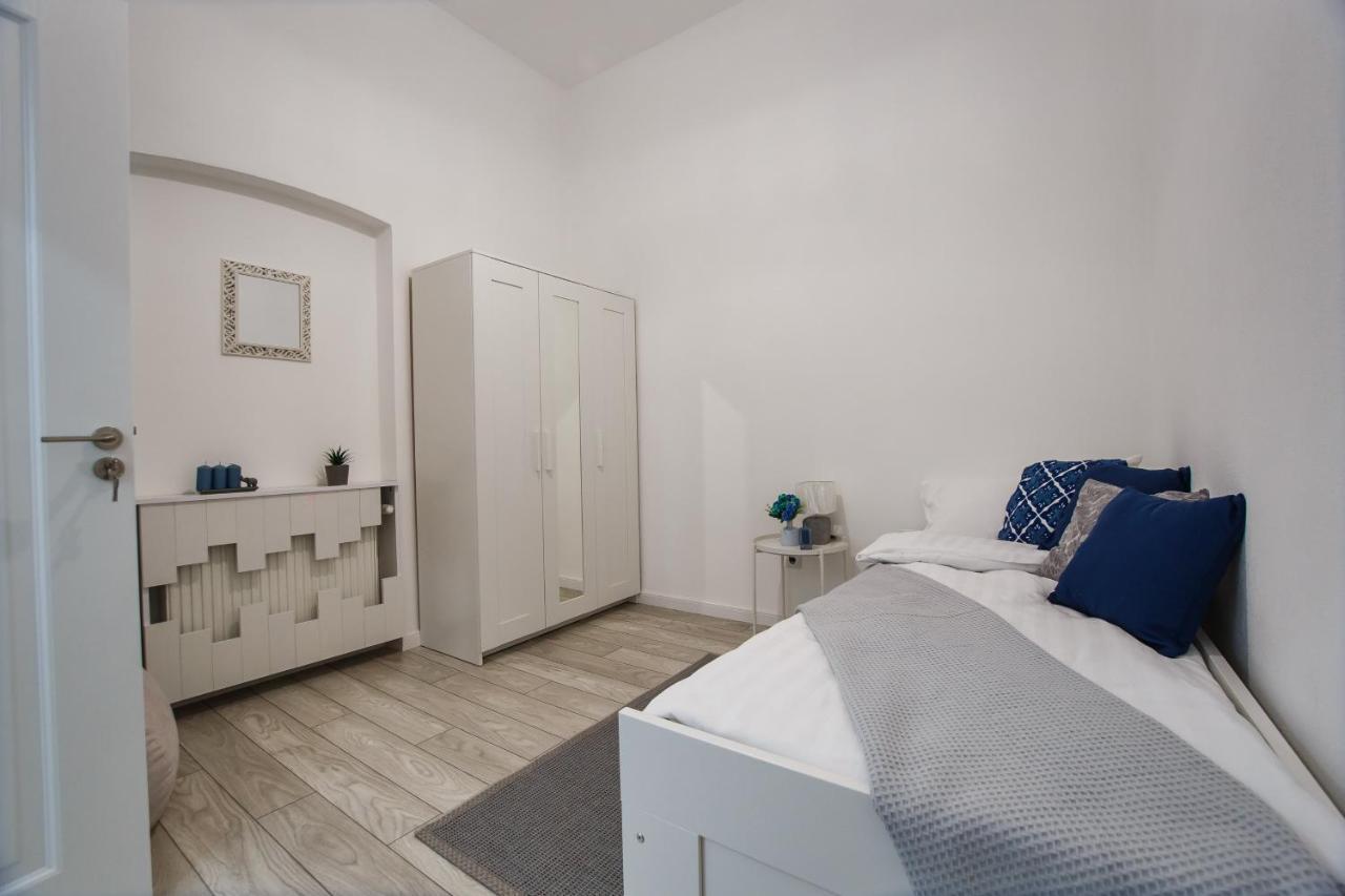 Stunning, Newly Renovated Central Apartment Oradea Eksteriør bilde