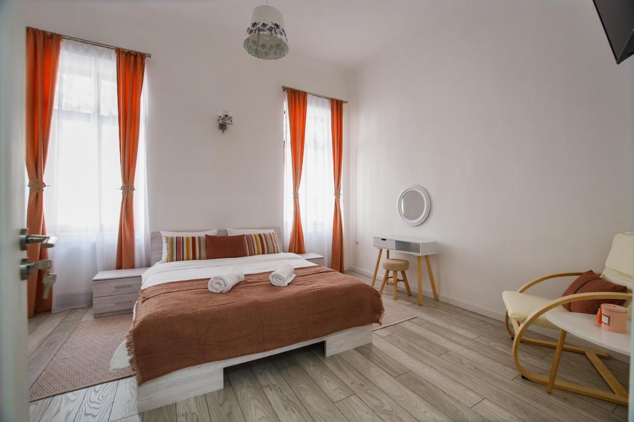 Stunning, Newly Renovated Central Apartment Oradea Eksteriør bilde