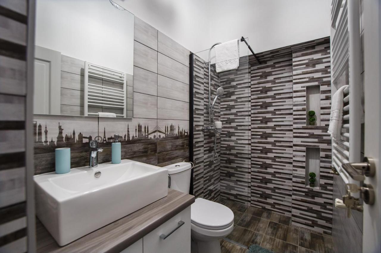Stunning, Newly Renovated Central Apartment Oradea Eksteriør bilde